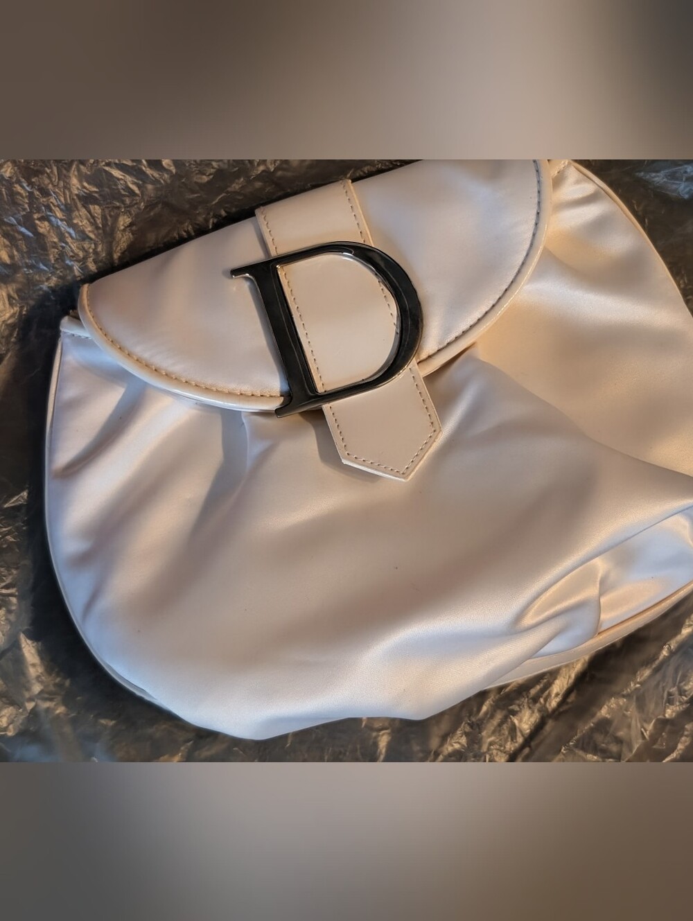 Dior White Satin Parfúm Bag with Silver-Tone Magnetic Closure